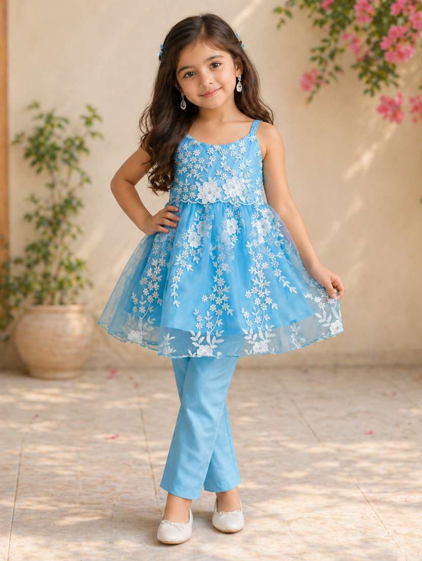 girls embroidered sleeveless kurta and pants et