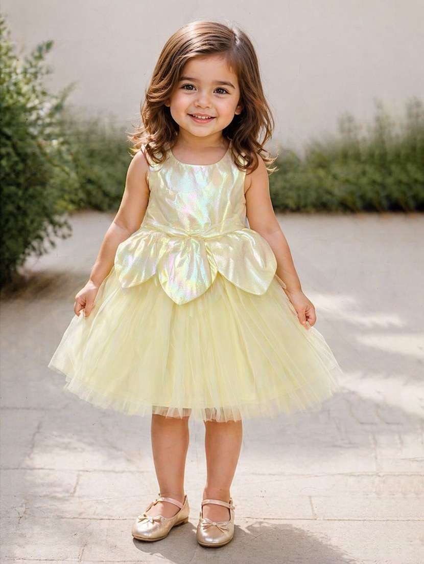 girls solid applique detailed sleeveless frock