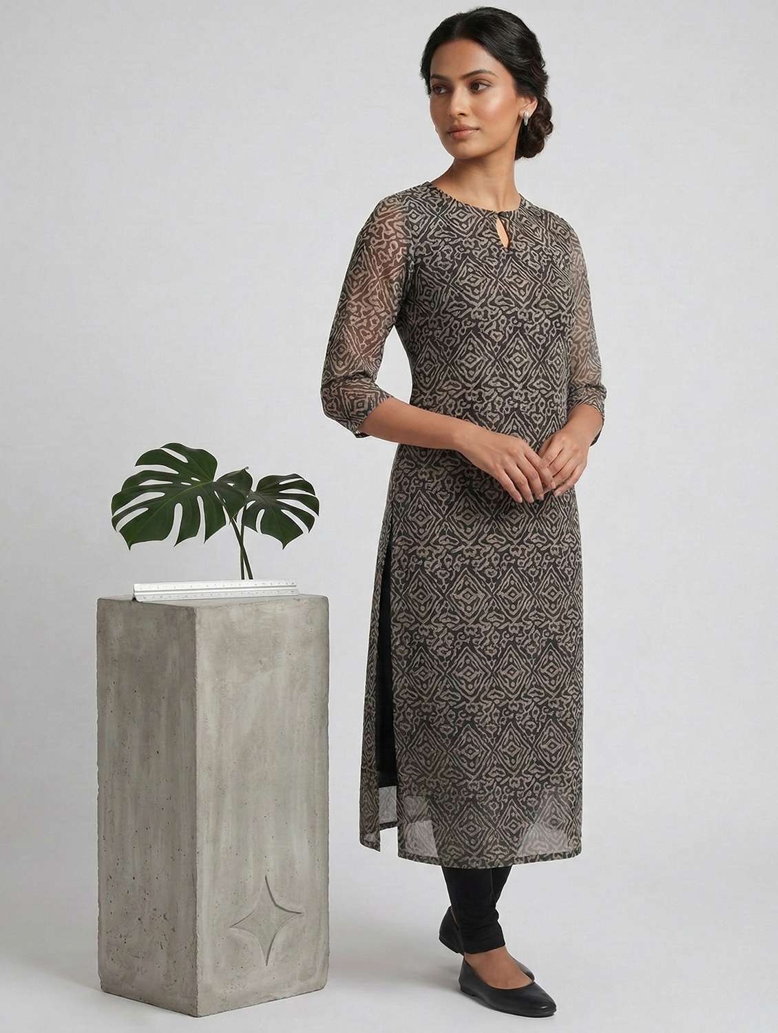 women printed keyhole neck straight kurta