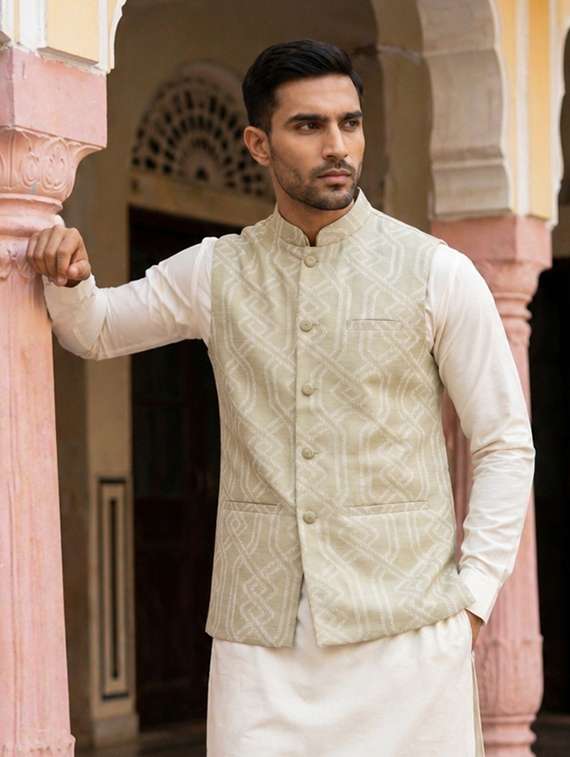 men embroidered mandarin neck nehru jacket