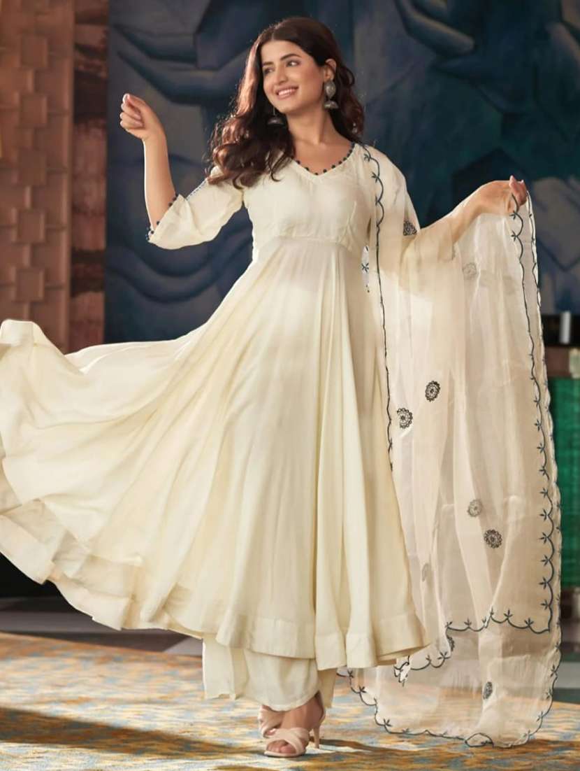 women embroidered three quarter sleeve kurta pant with dupatta set - 22511762 -  Standard Image - 3