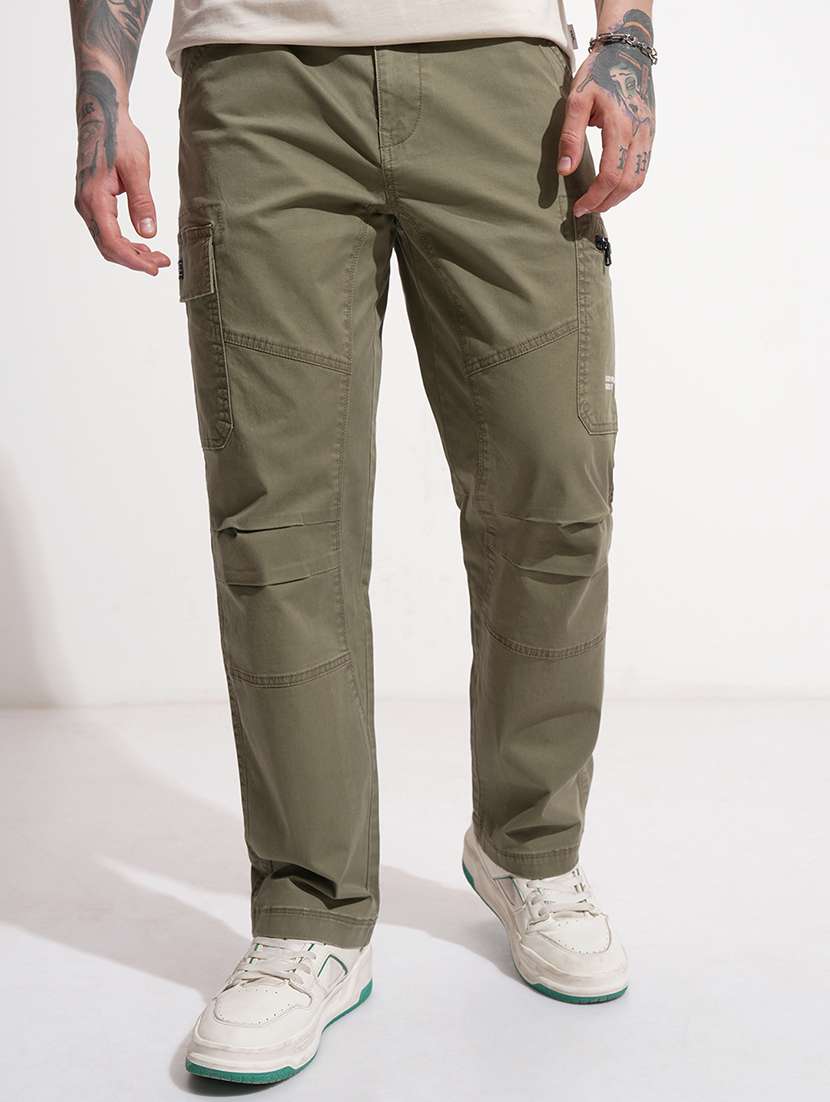 men solid mid rise regular fit cargo 