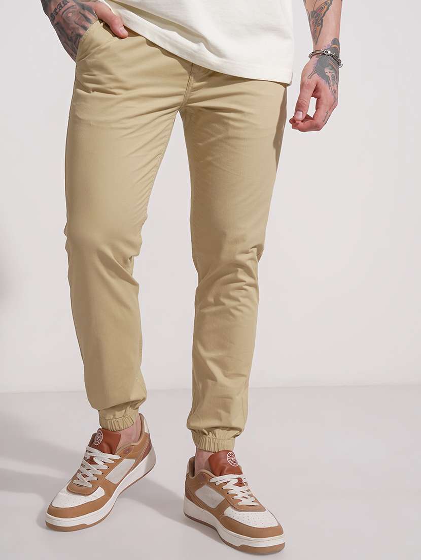 men solid mid rise slim fit jogger