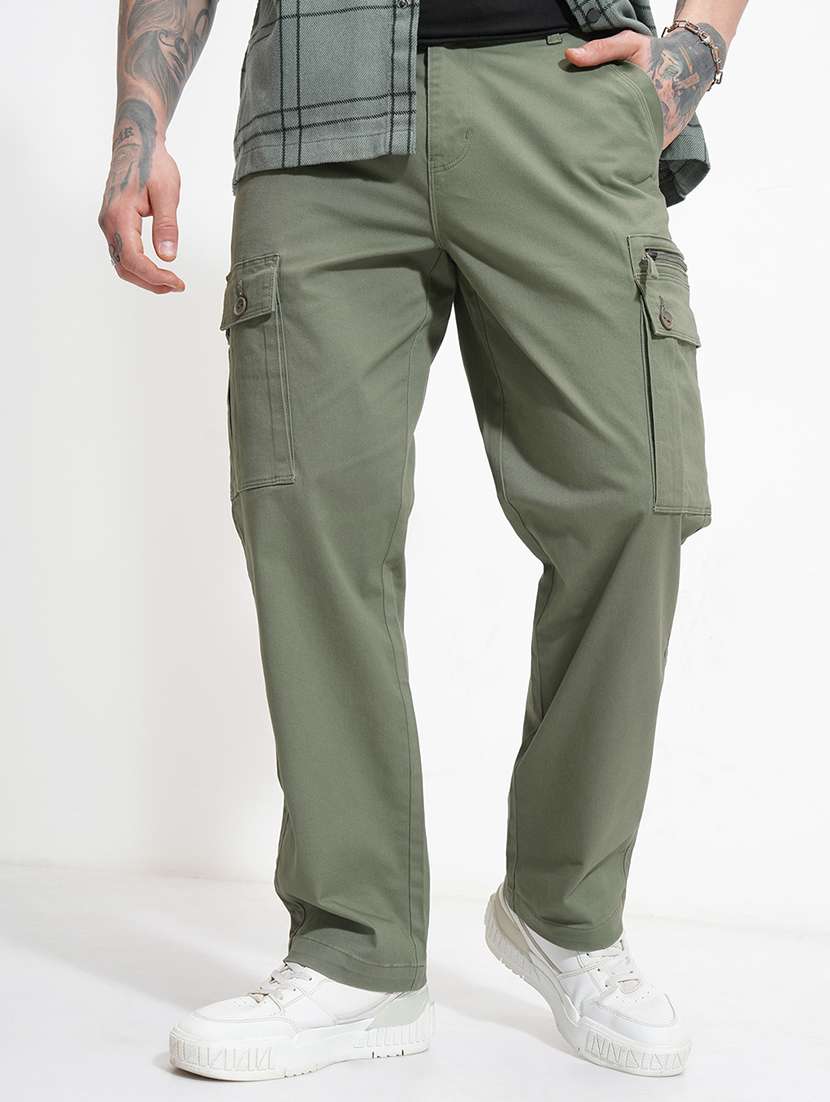men solid mid rise regular fit cargo 