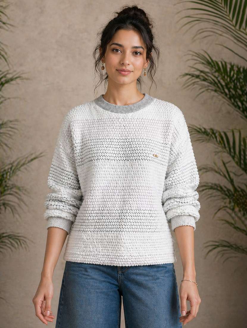 women self design round neck pullover