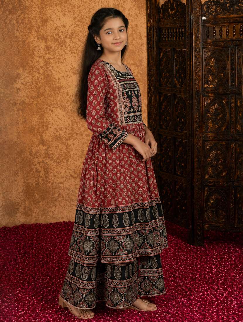 Girls Printed Round Neck Kurta And Palazzo Set - 22511975 -  Standard Image - 3