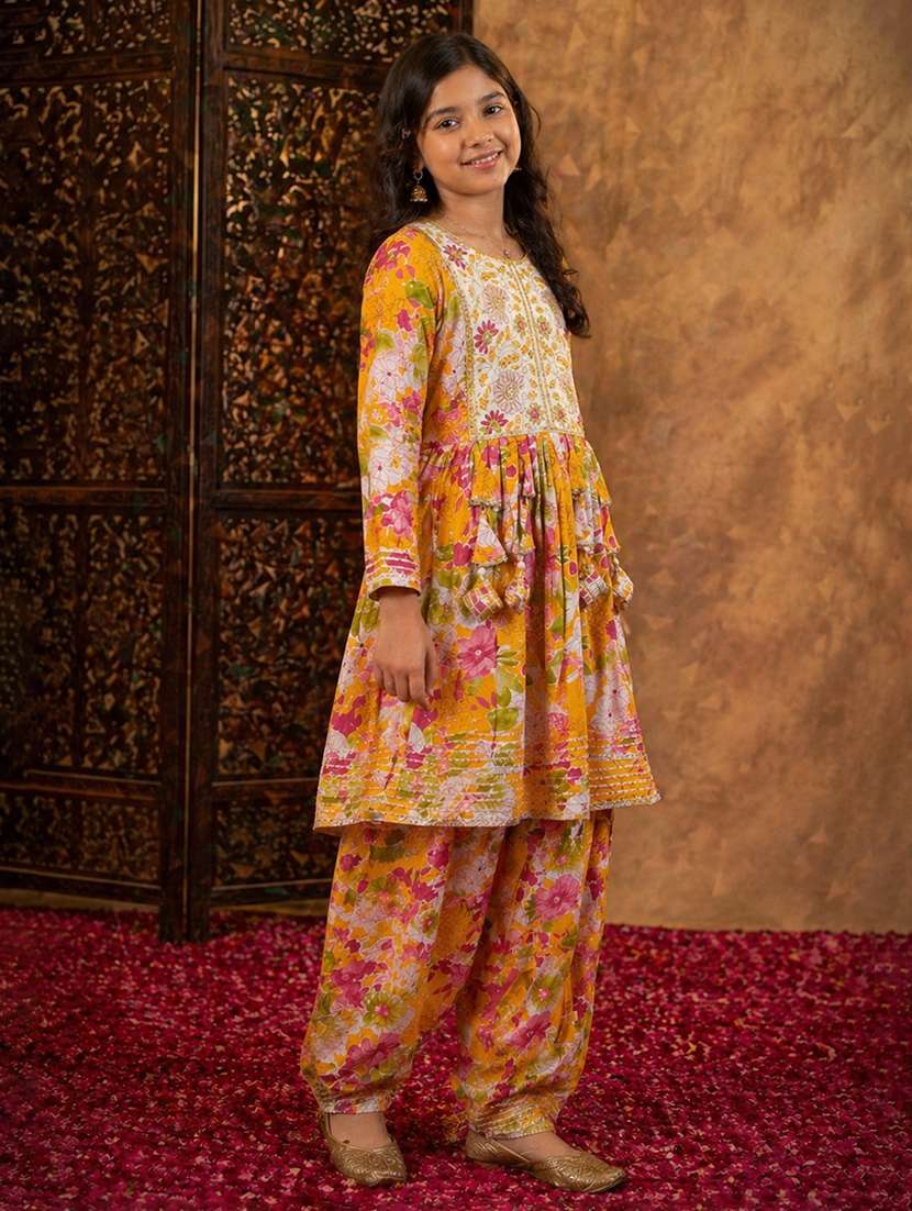 Girls Printed Round Neck Kurta And Salwar Set - 22511978 -  Standard Image - 3