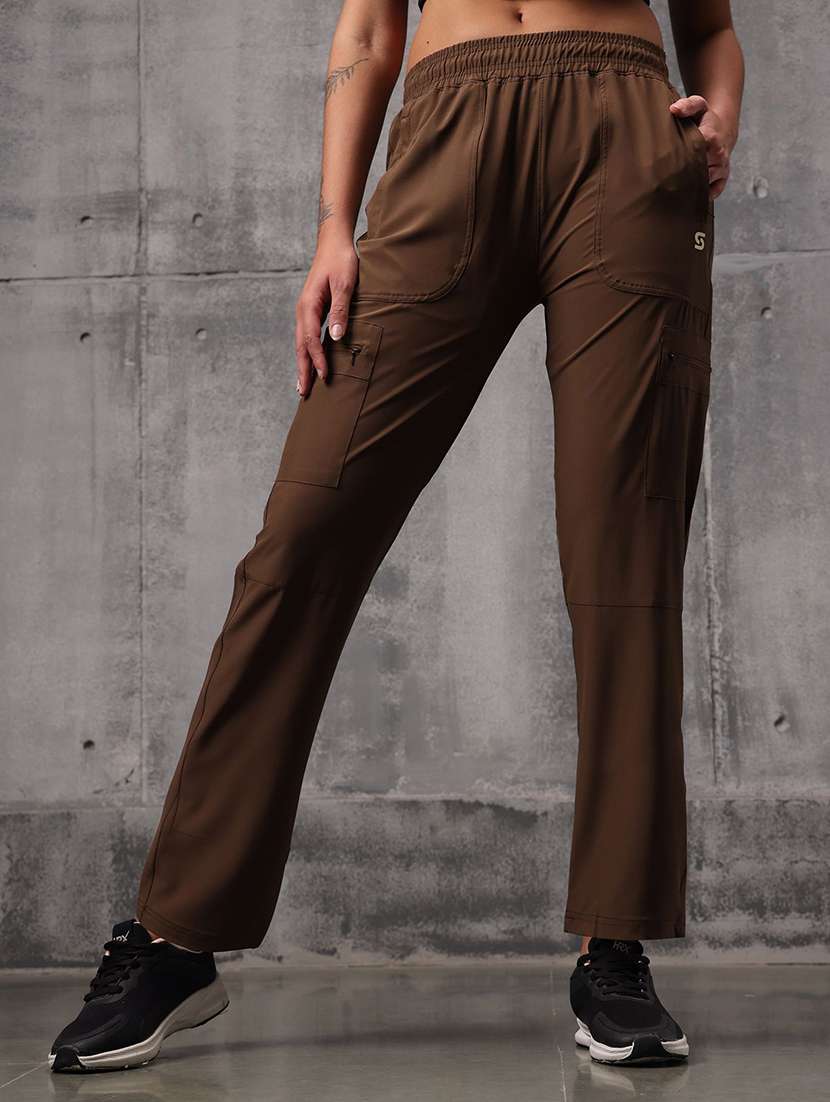 women solid mid rise track pant