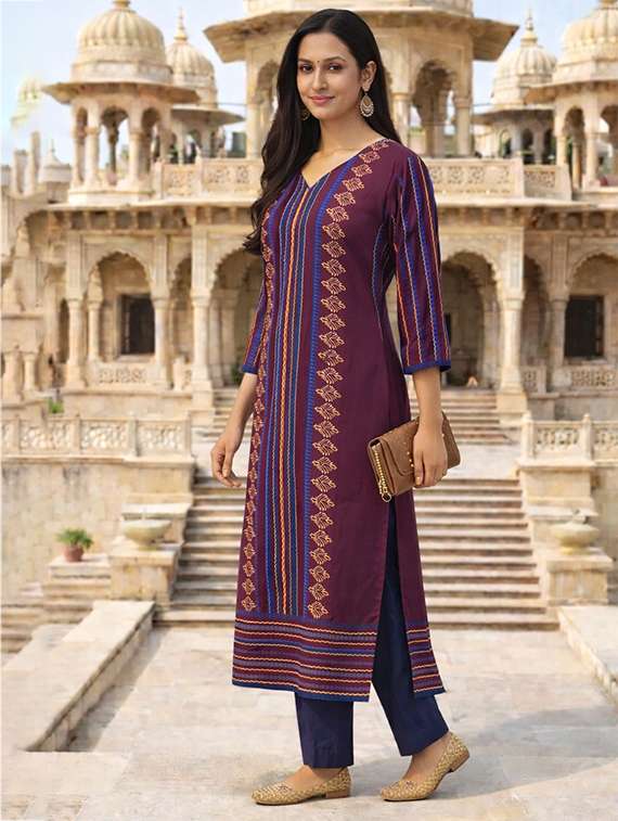 women printed three quarter sleeve straight kurta