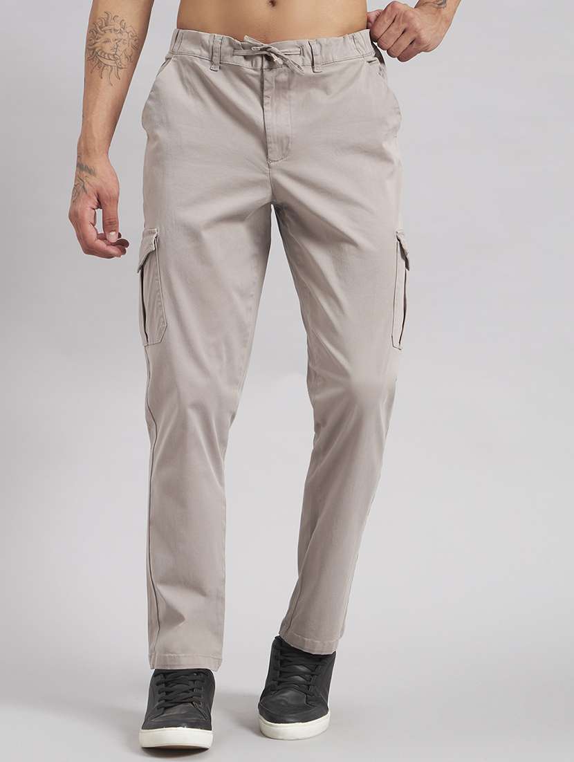men solid mid rise regular fit cargo 