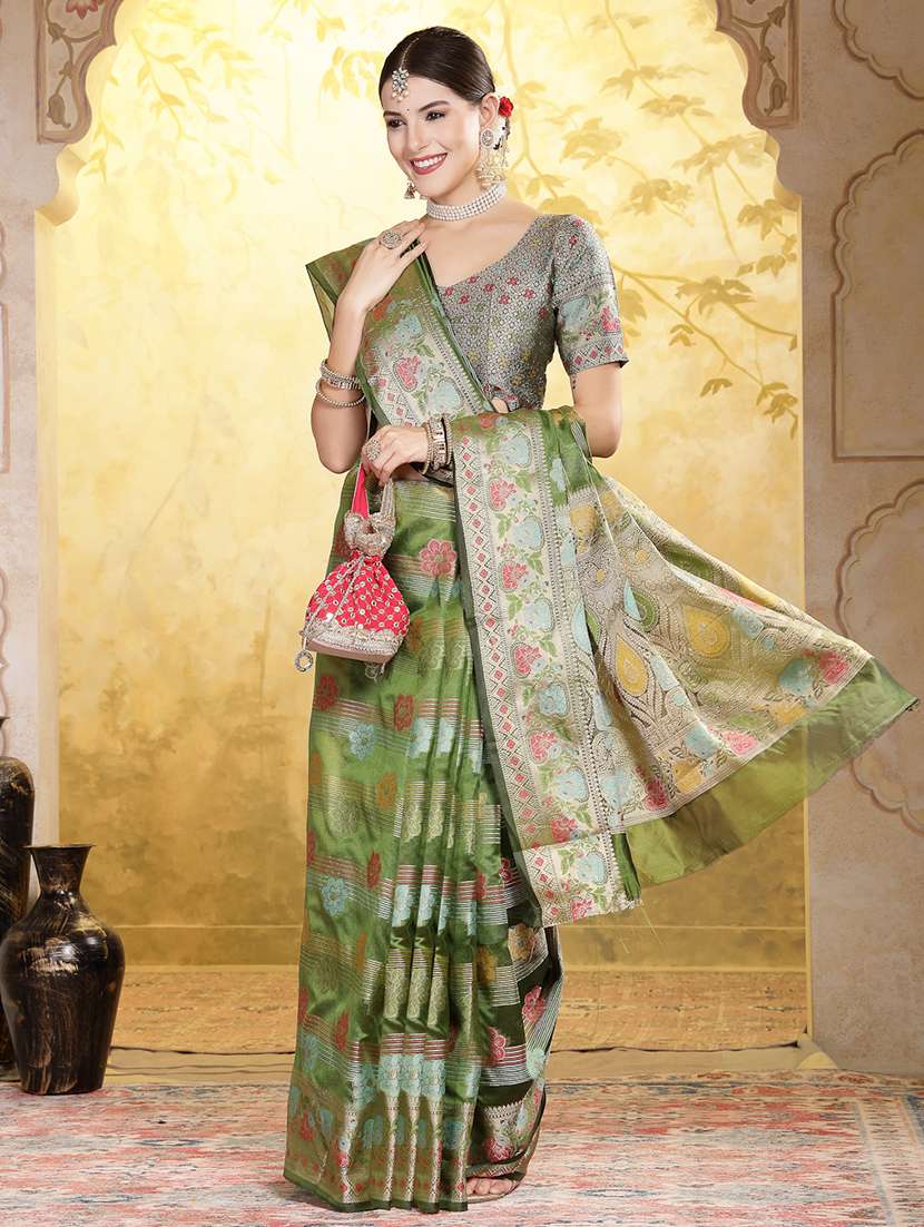 women self design bordered saree