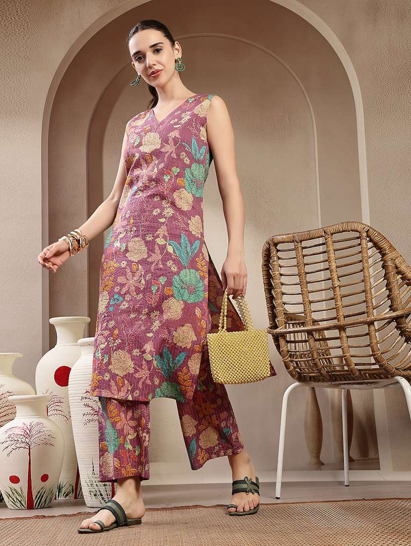 women printed sleeveless kurta and pant set