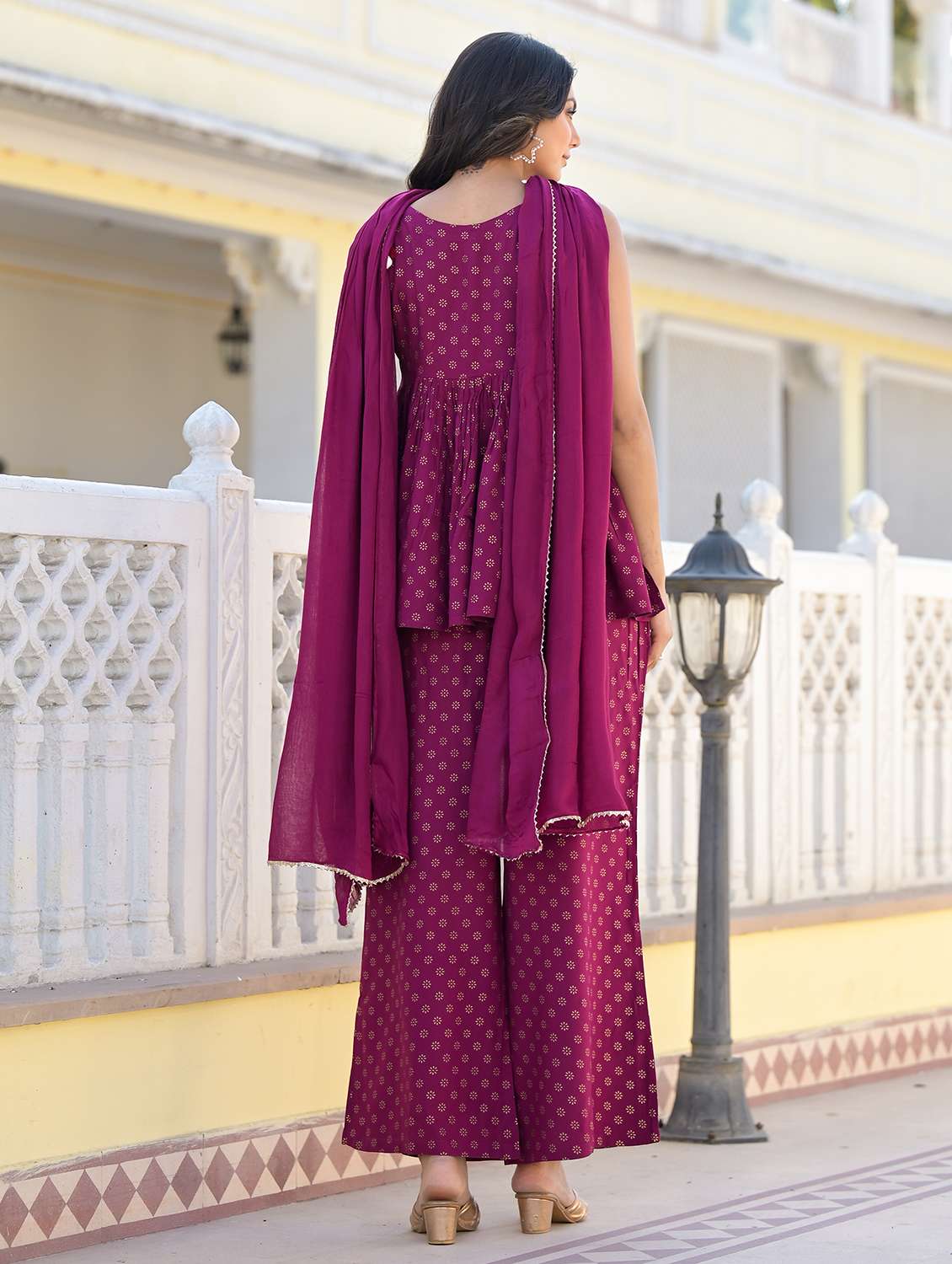 women printed sleeveless kurta and palazzo set with dupatta - 22513702 -  Standard Image - 3