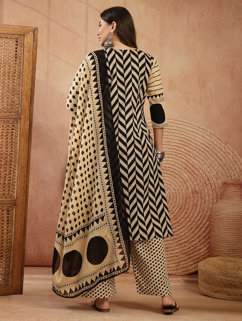 women printed notch neck kurta and palazzo set with dupatta - 22513813 -  Standard Image - 3