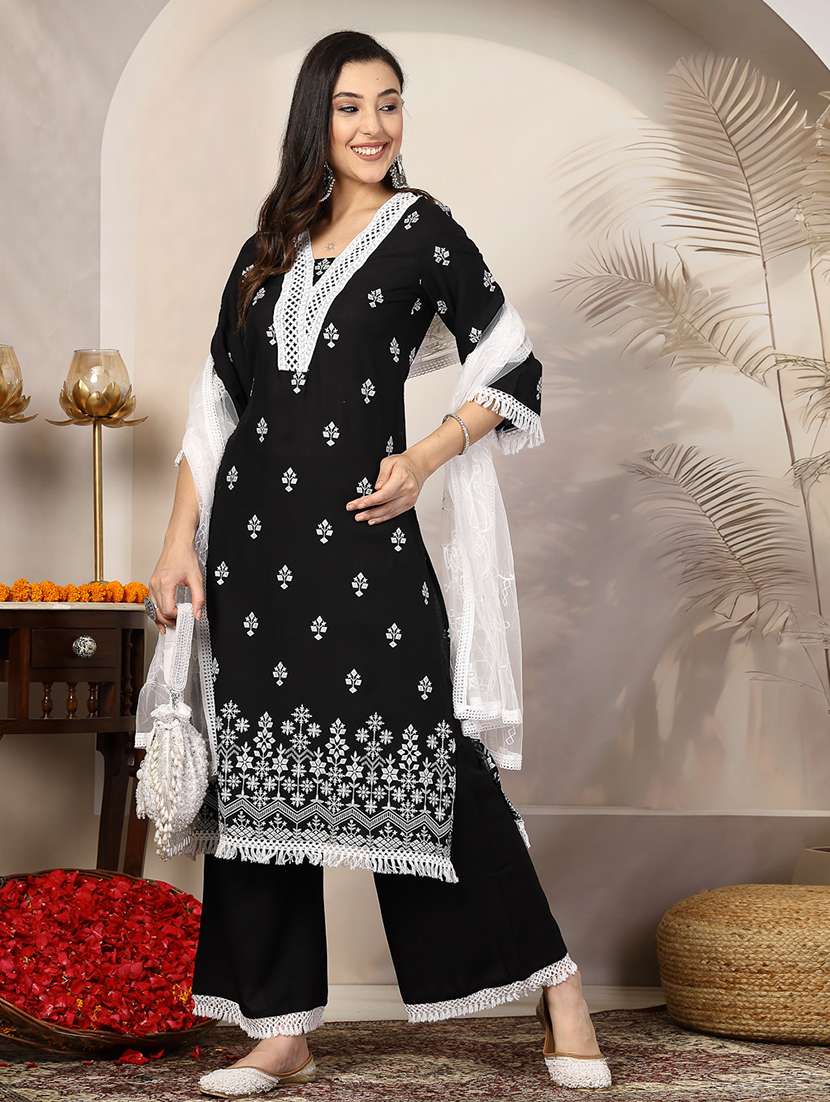 women printed v neck kurta and palazzo set with dupatta - 22513824 -  Standard Image - 3