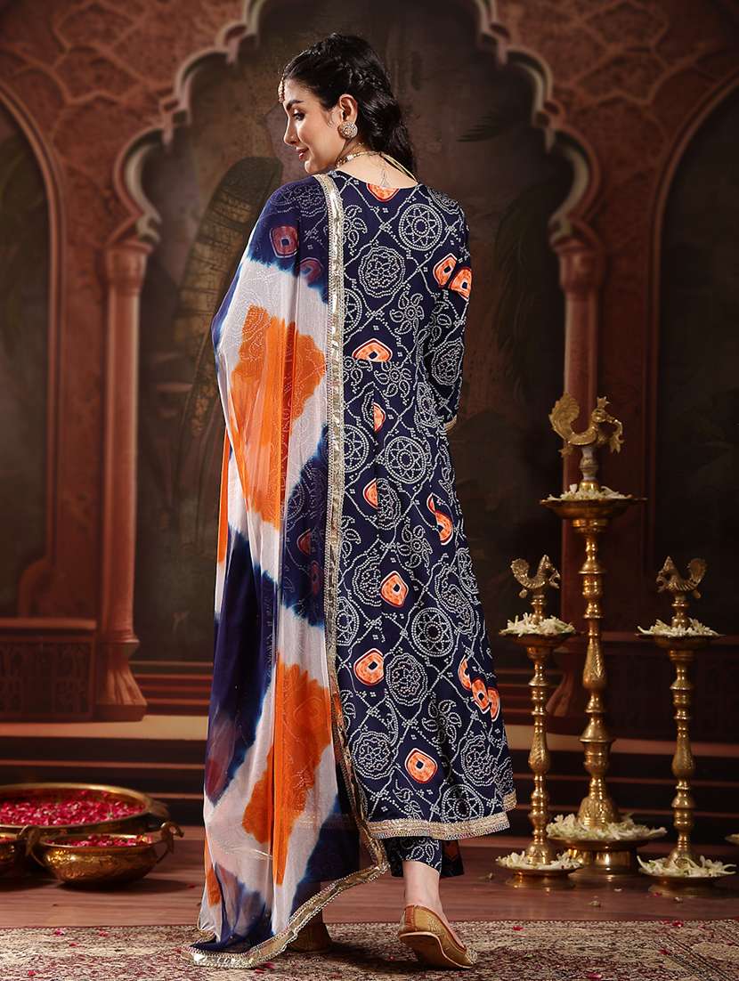 women printed v neck kurta and palazzo set with dupatta - 22513828 -  Standard Image - 3
