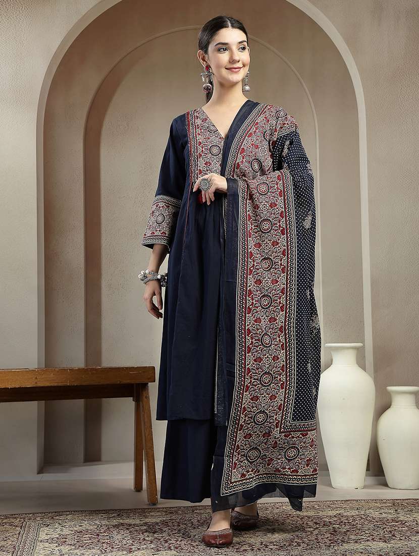 women printed v neck kurta and palazzo set with dupatta