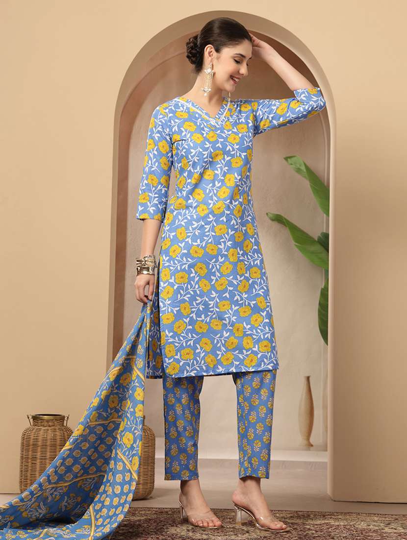 women printed v neck kurta and pant set with dupatta - 22513833 -  Standard Image - 3