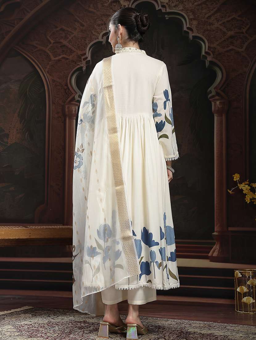women printed v neck kurta and pant set with dupatta - 22513837 -  Standard Image - 3
