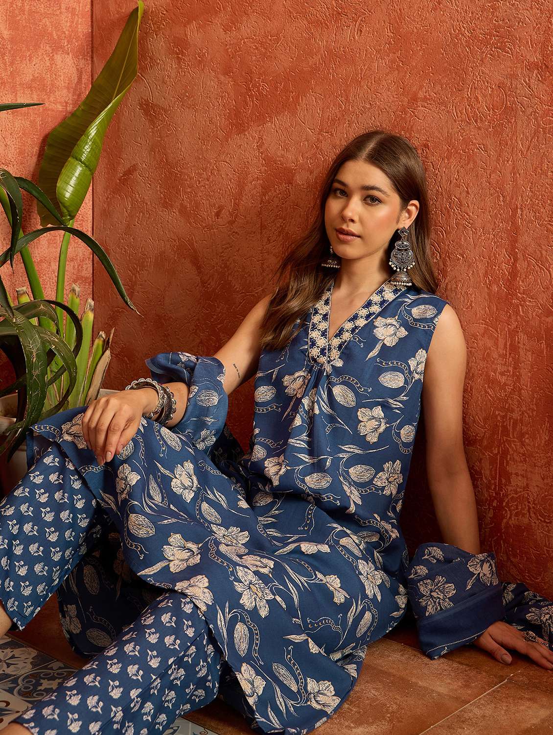 women printed v neck kurta and pant set with dupatta - 22513849 -  Standard Image - 5