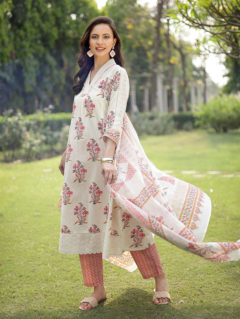 women printed v neck kurta and pant set with dupatta - 22513858 -  Standard Image - 3