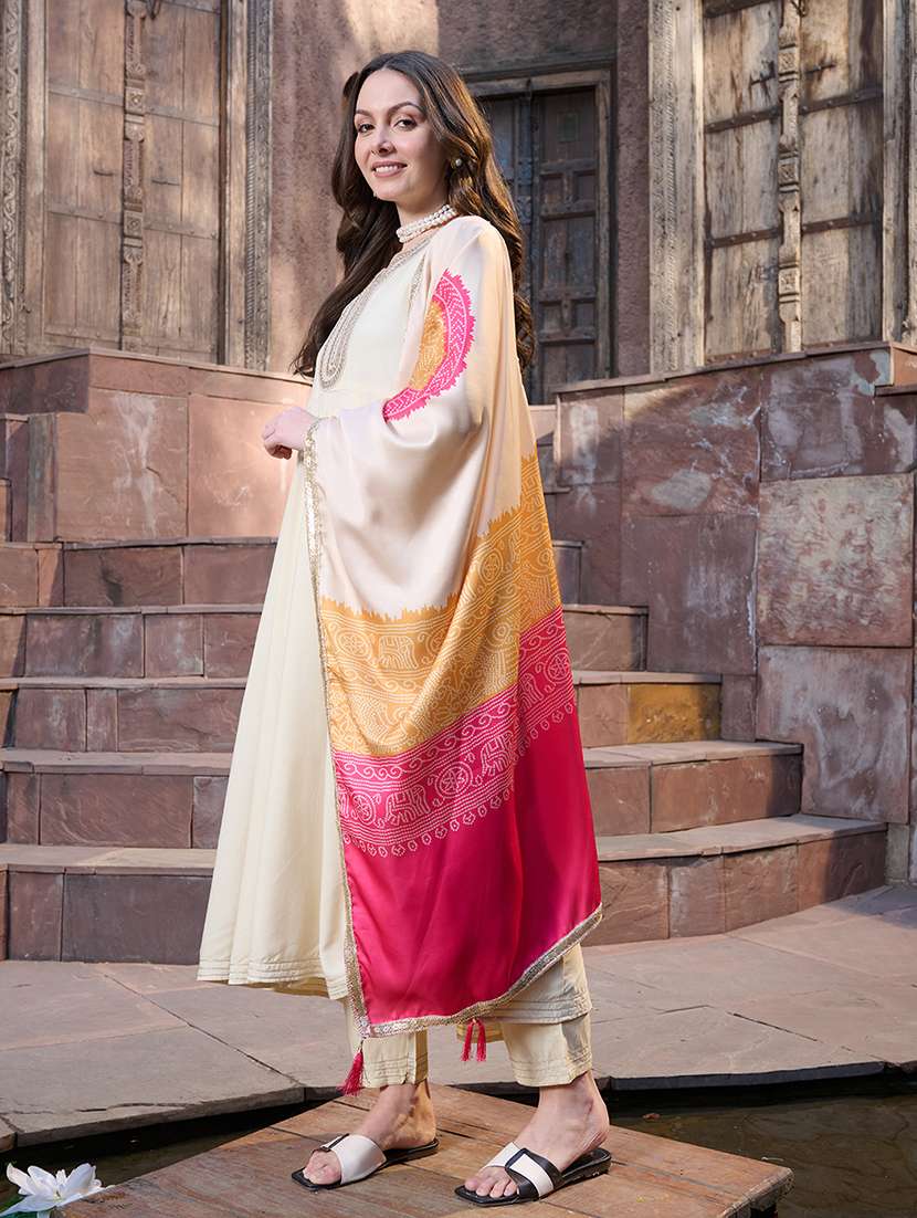 women embroidered notch neck kurta and pant set with dupatta - 22513861 -  Standard Image - 3