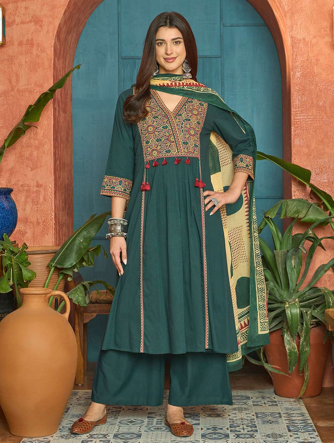 women printed v neck kurta and palazzo set with dupatta