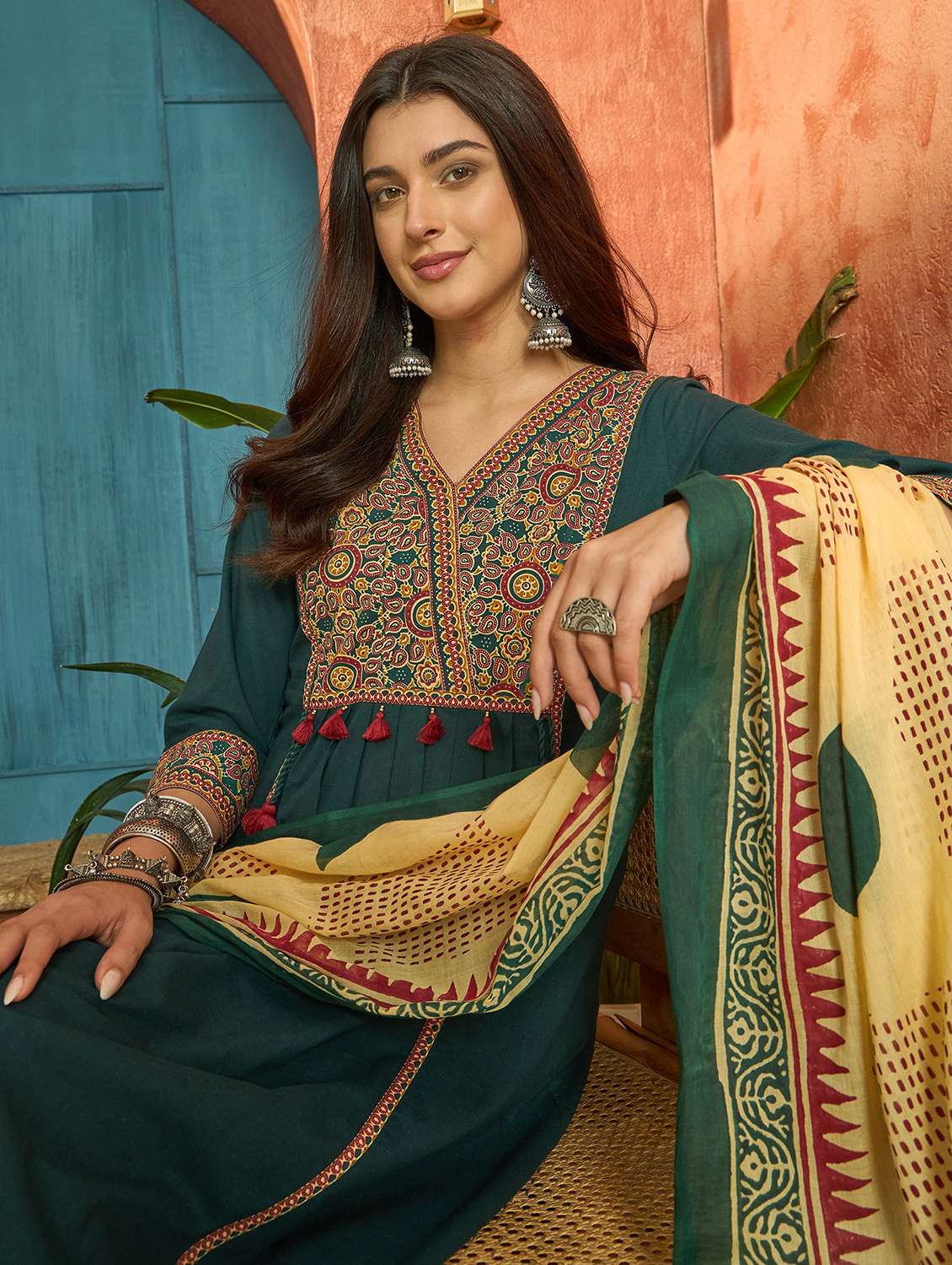 women printed v neck kurta and palazzo set with dupatta - 22513881 -  Standard Image - 3