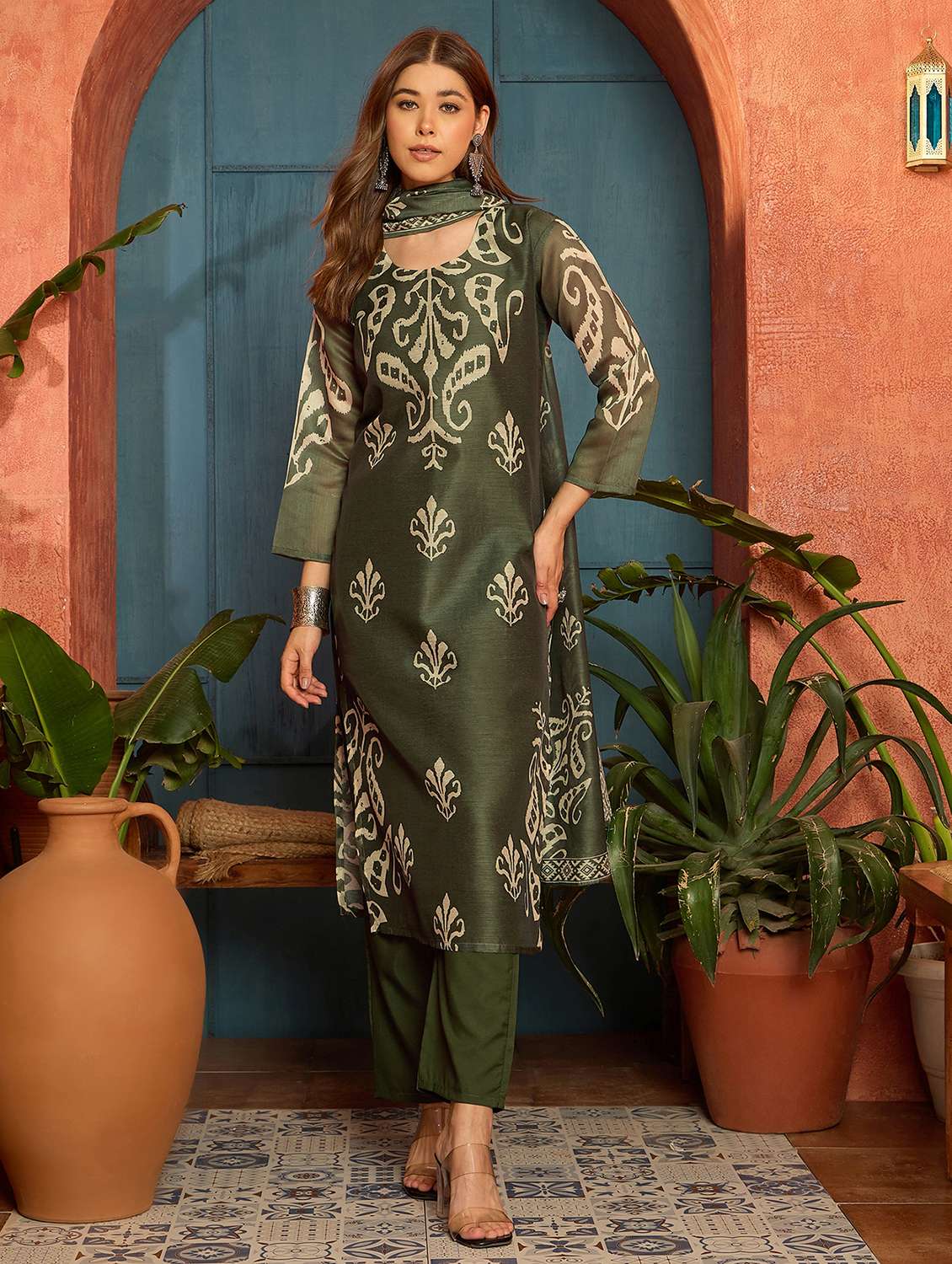 women printed round neck kurta and pant set with dupatta