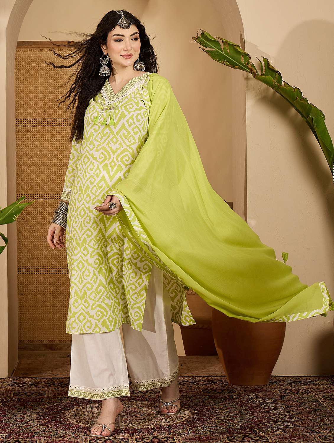 women printed v neck kurta and palazzo set with dupatta