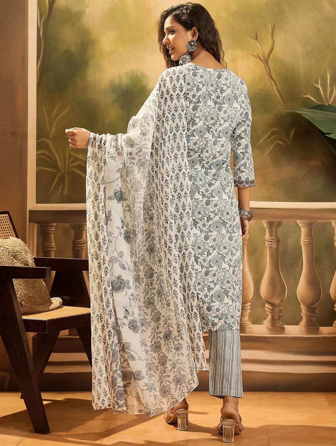 women printed v neck kurta and pant set with dupatta - 22513890 -  Standard Image - 3