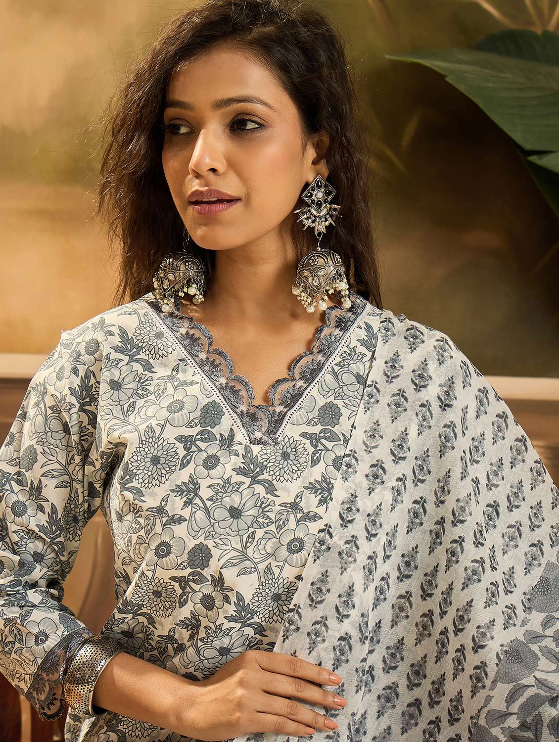 women printed v neck kurta and pant set with dupatta - 22513890 -  Standard Image - 5