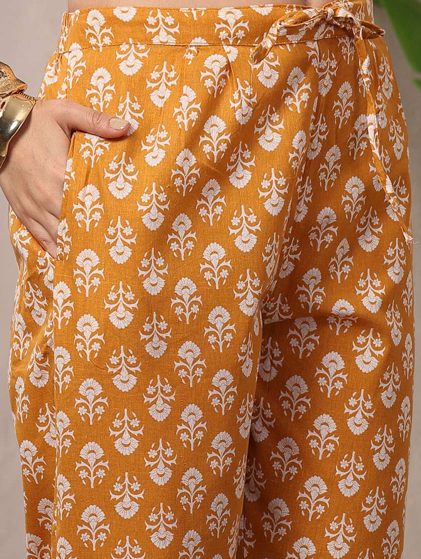 women printed v neck kurta and pant set with dupatta - 22513937 -  Standard Image - 5