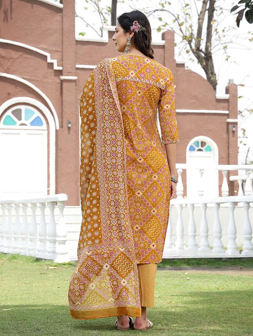 women printed notch neck kurta and pant set with dupatta - 22513938 -  Standard Image - 3