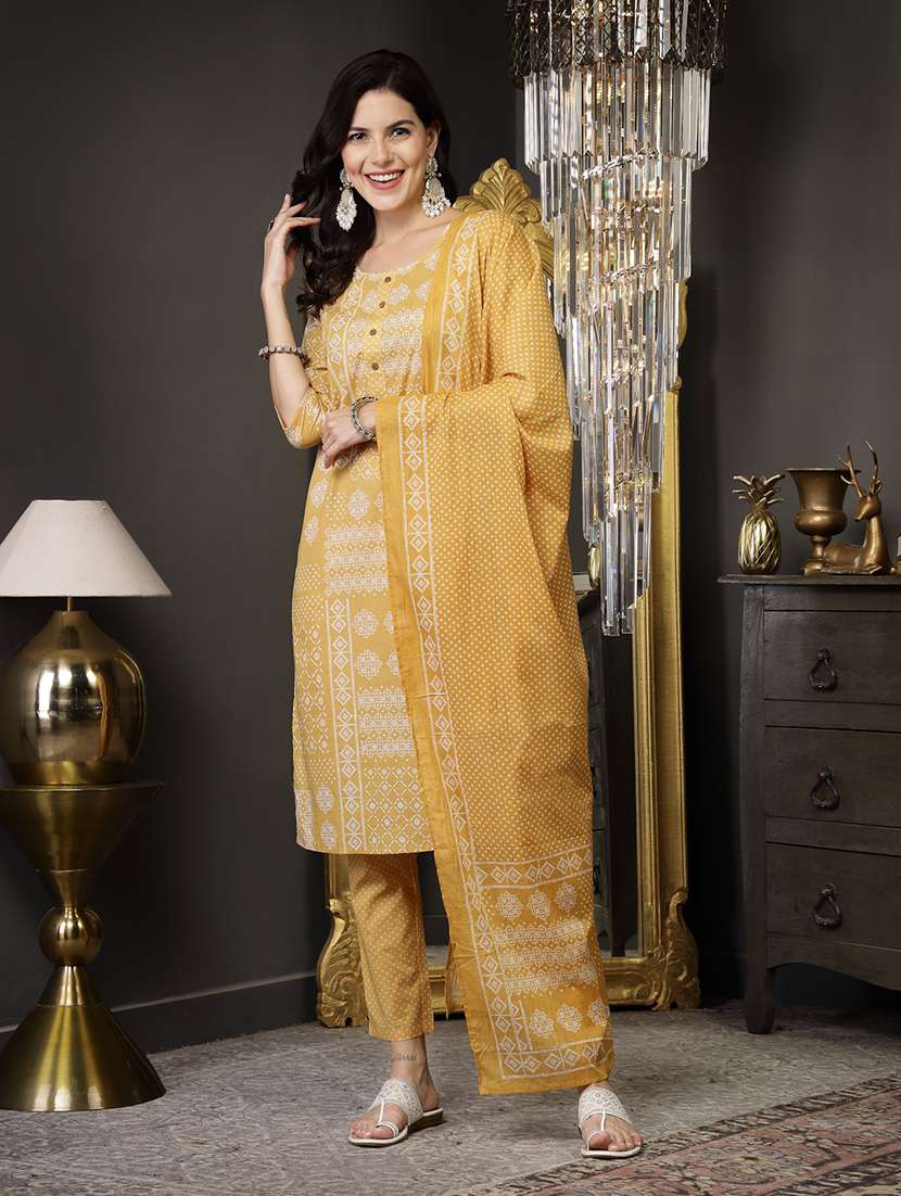 women printed round neck kurta and pant set with dupatta