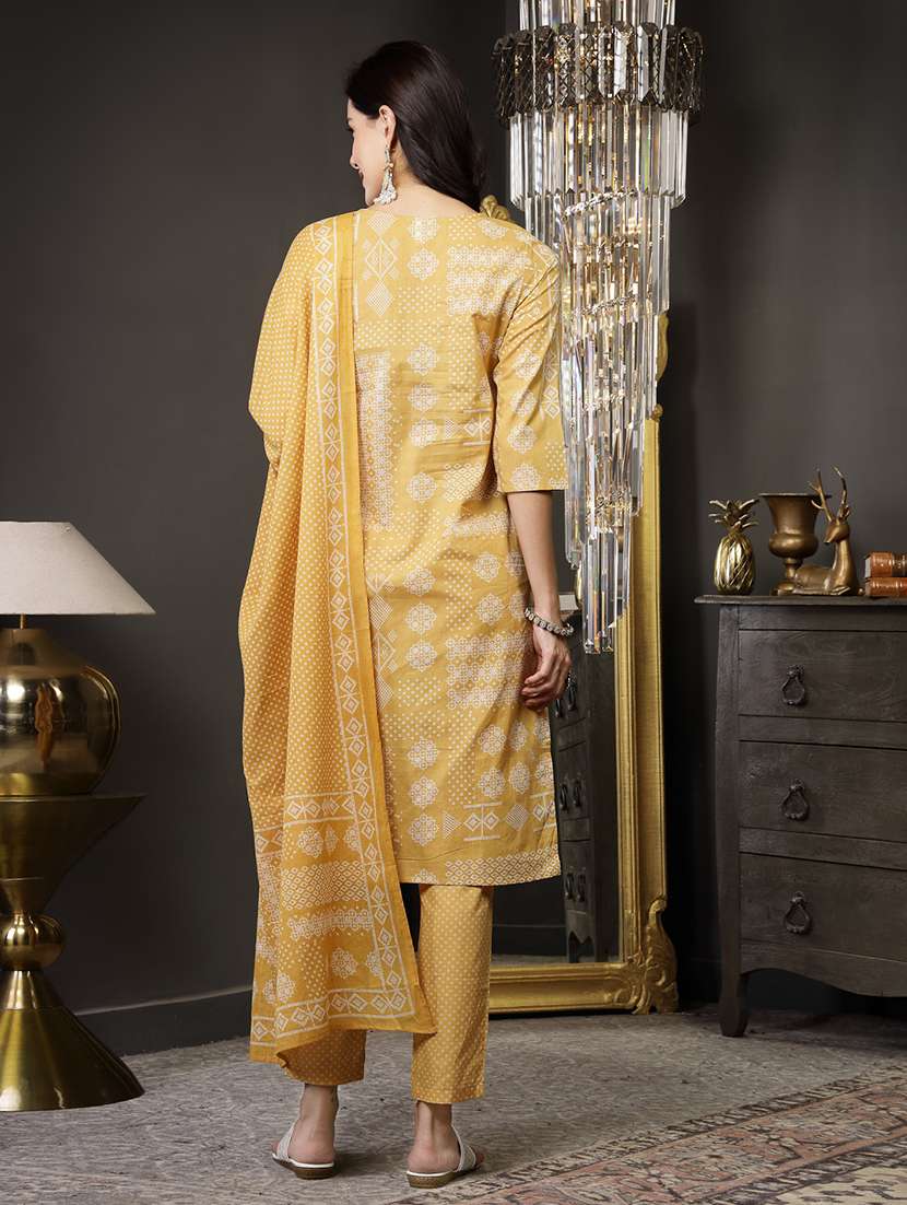 women printed round neck kurta and pant set with dupatta - 22513939 -  Standard Image - 3