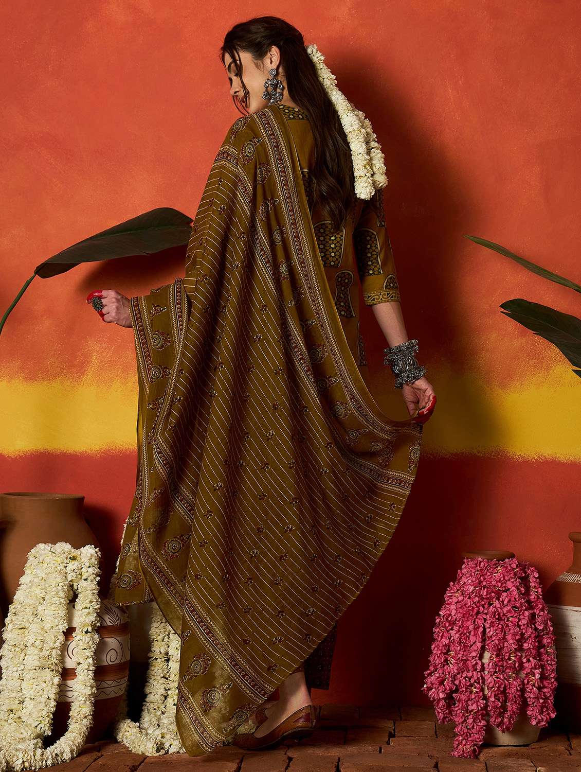 women printed three quarter sleeves kurta pant set with dupatta - 22513942 -  Standard Image - 3