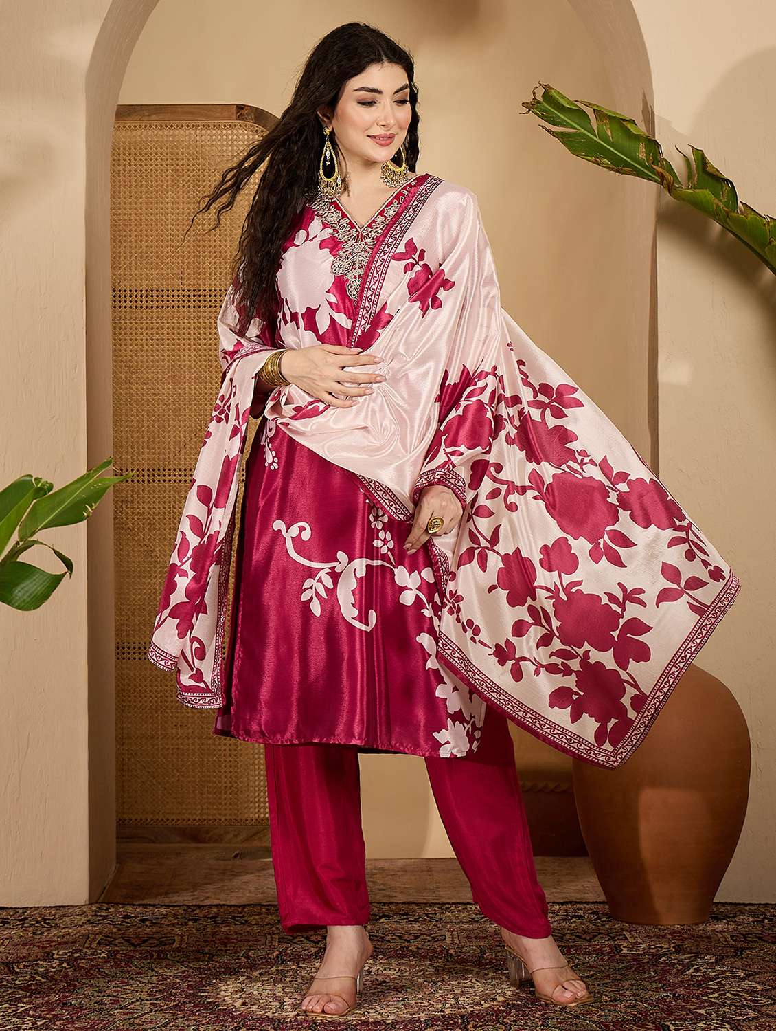 women printed three quarter sleeves kurta pant set with dupatta