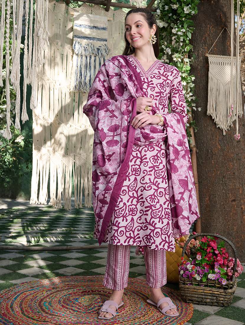 women printed three quarter sleeves kurta pant set with dupatta