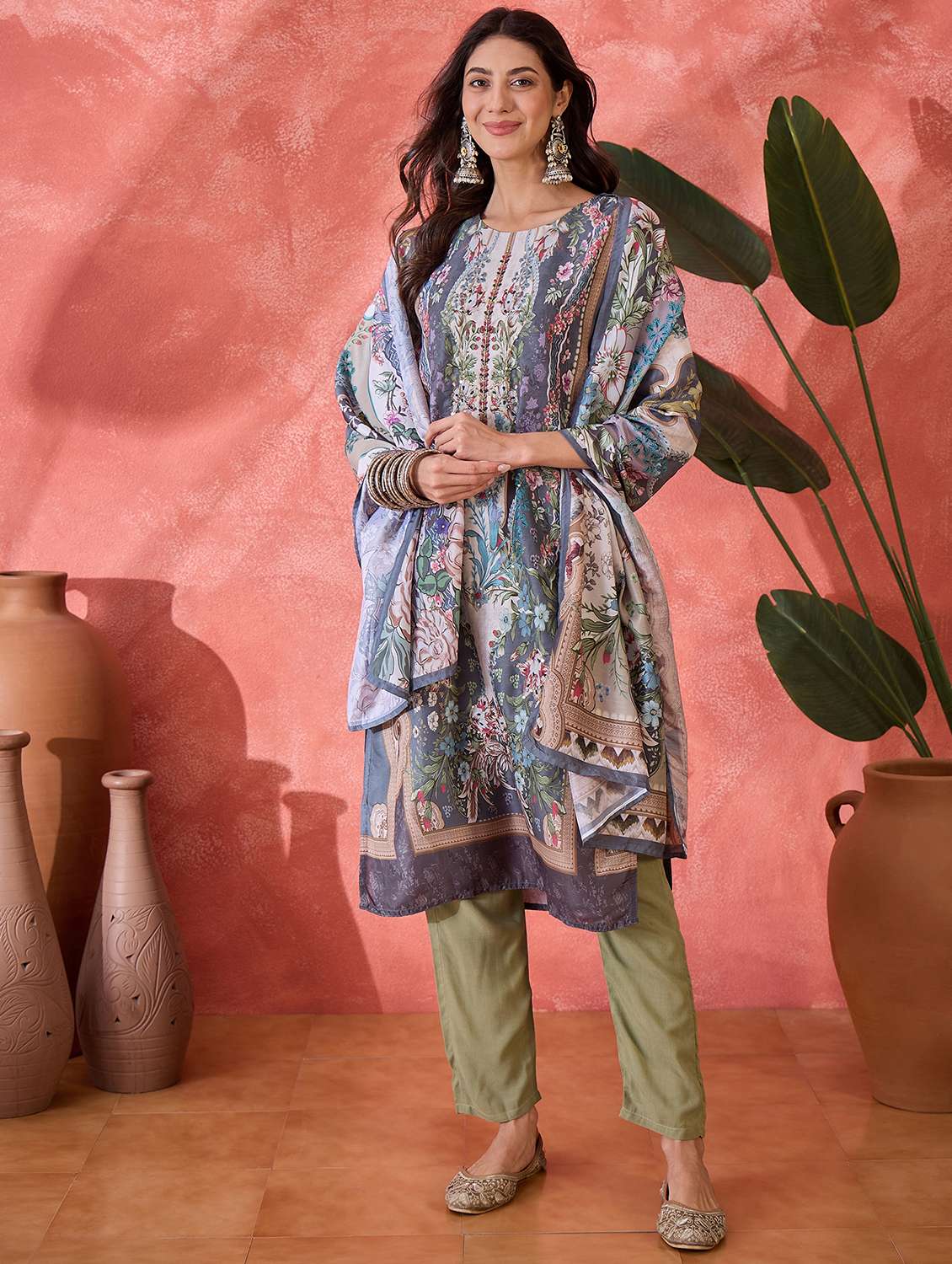 women printed three quarter sleeves kurta pant set with dupatta