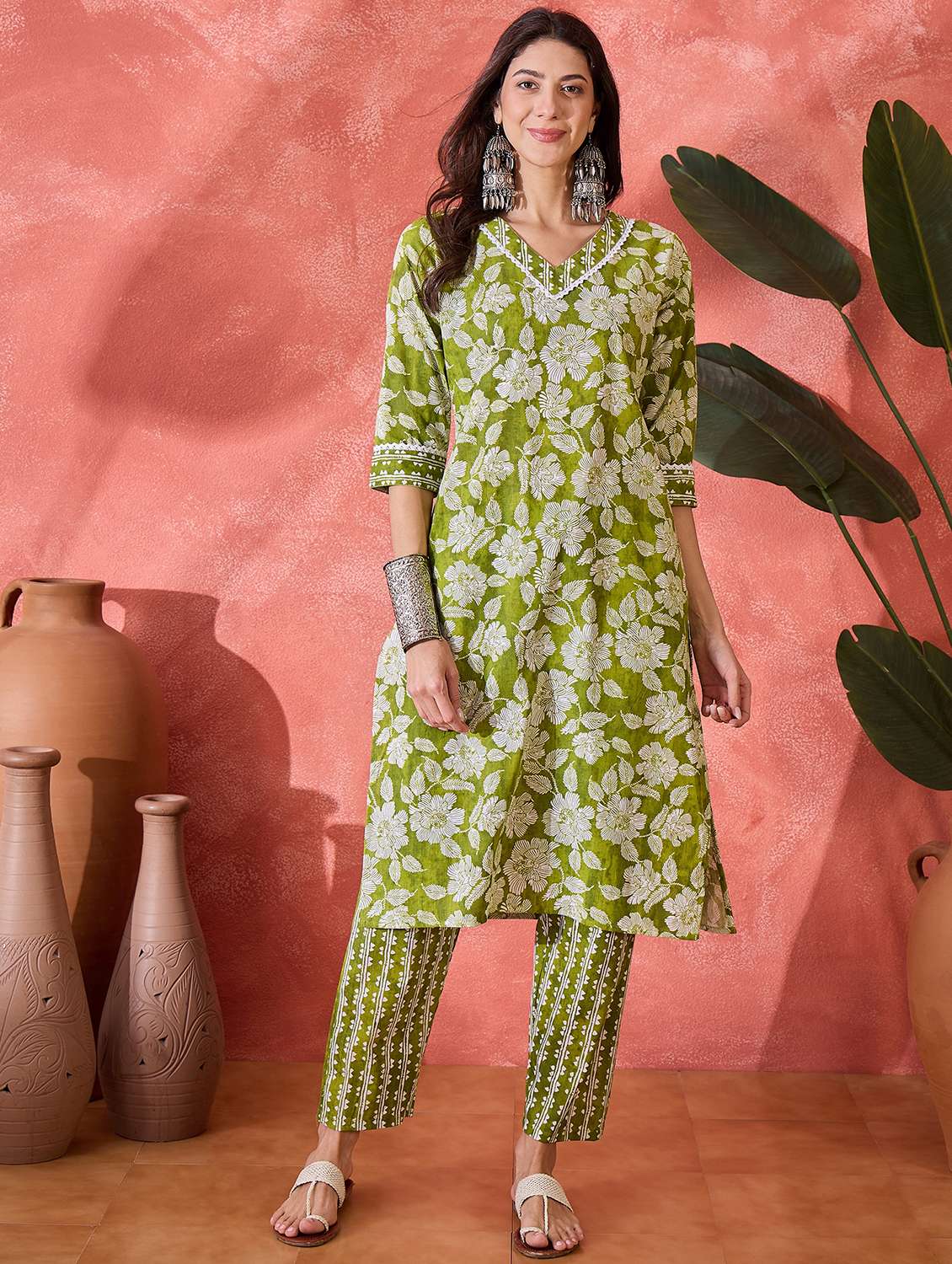 women printed three quarter sleeves kurta pant set 