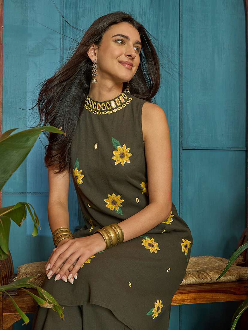 women floral sleeveless kurta pant set - 22514179 -  Standard Image - 5