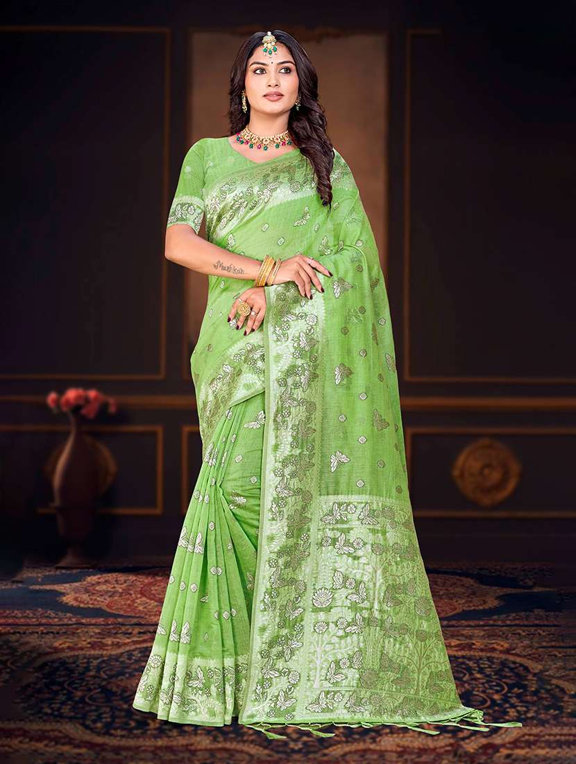 women self design bordered saree with blouse