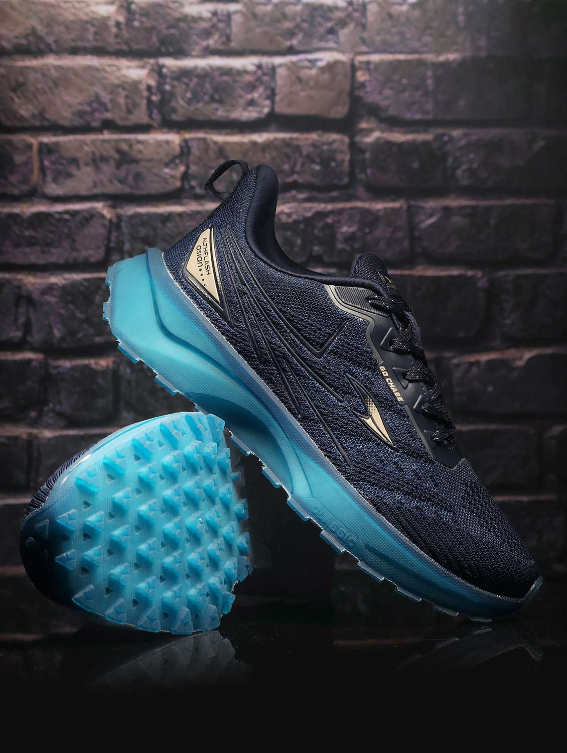 men solid lace up sport shoe