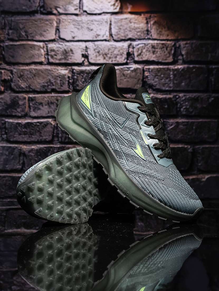 men solid lace up sport shoe
