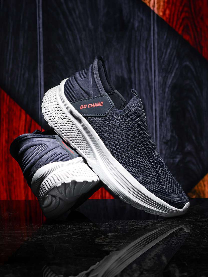 men solid slip on sport shoes
