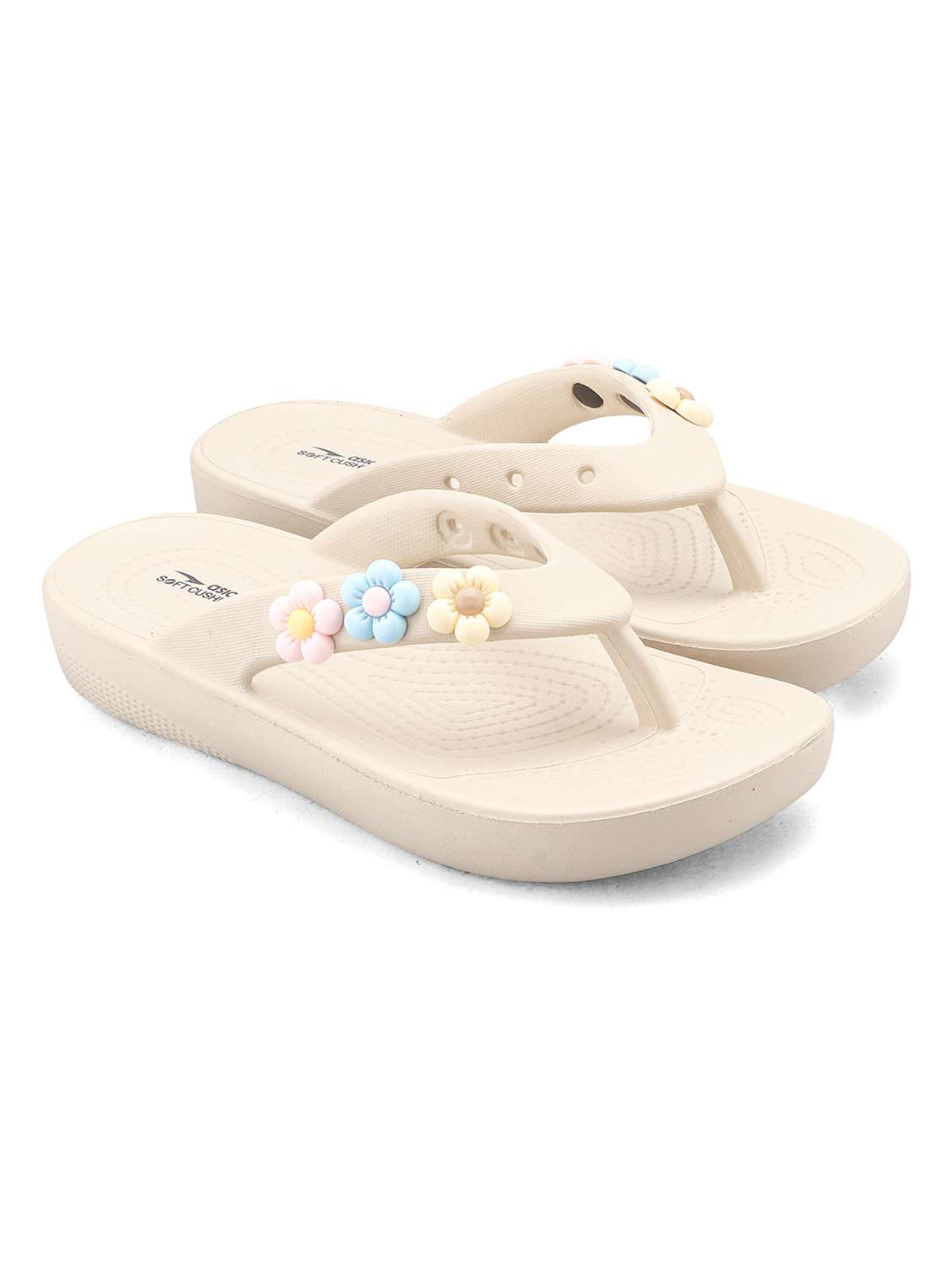 women embellished slipper