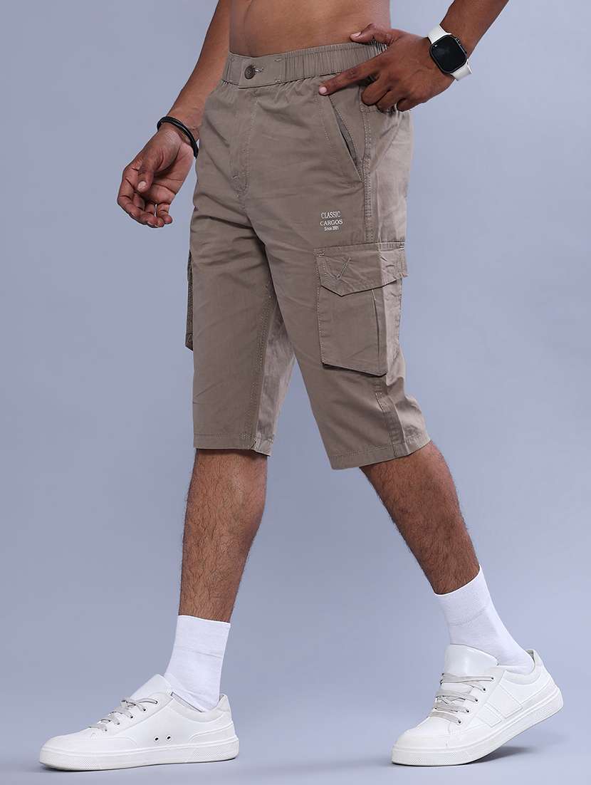 Men Solid Mid Rise Three Fourth Cargo Shorts - 22516130 -  Standard Image - 3