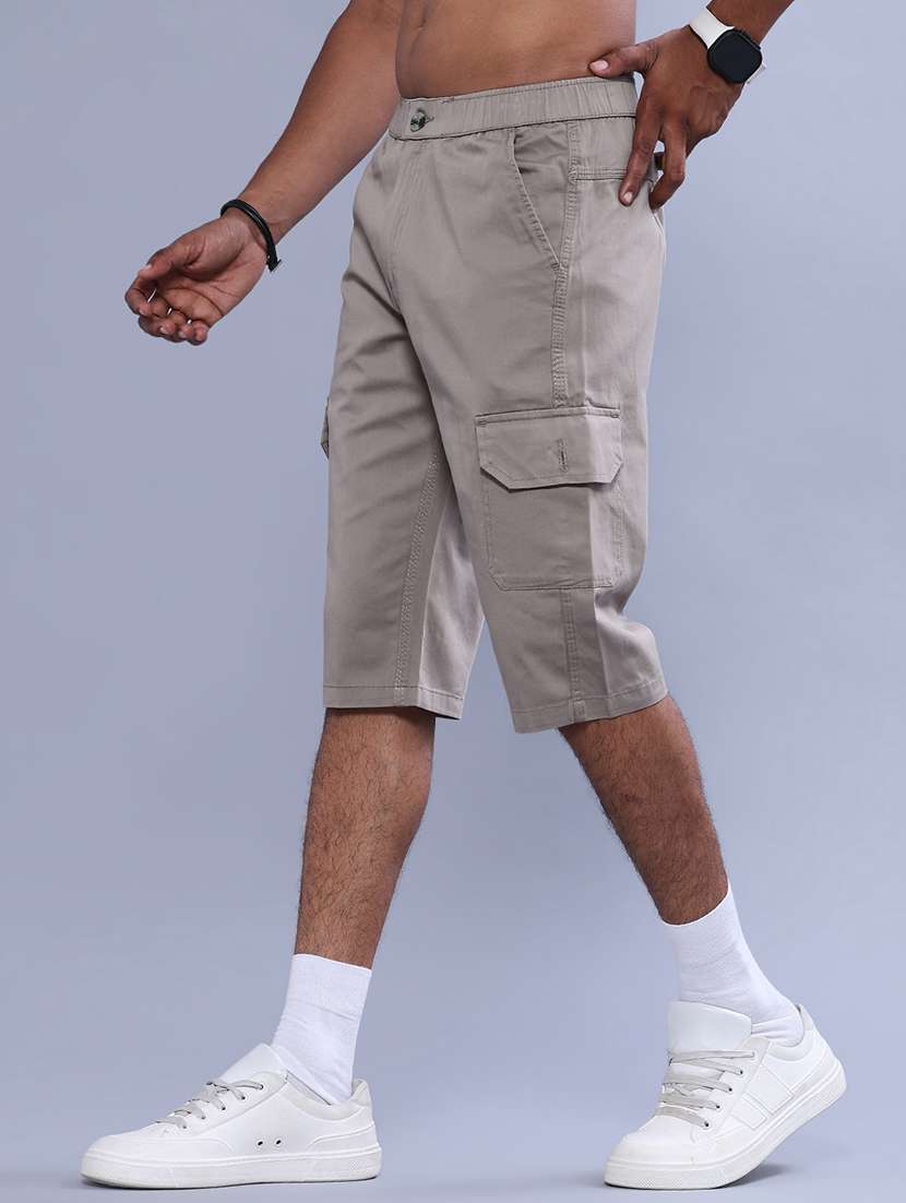 Men Solid Mid Rise Three Fourth Shorts - 22516134 -  Standard Image - 3