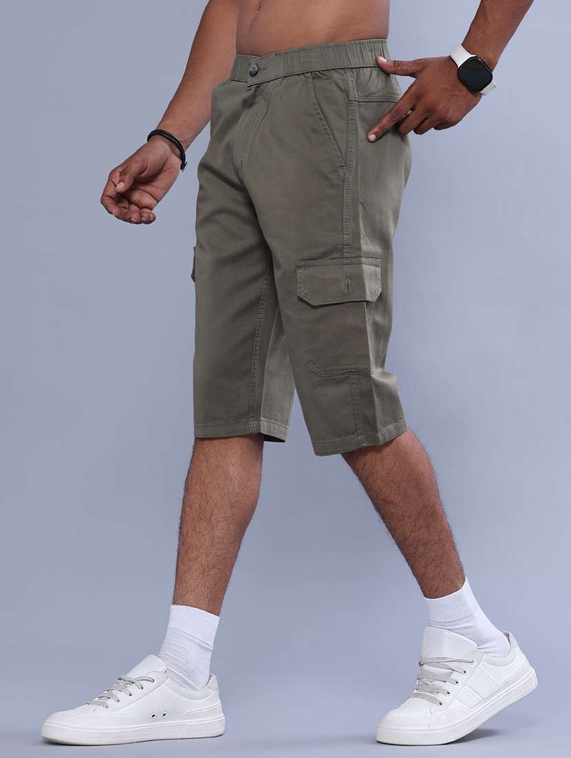 Men Solid Mid Rise Three Fourth Shorts - 22516220 -  Standard Image - 3